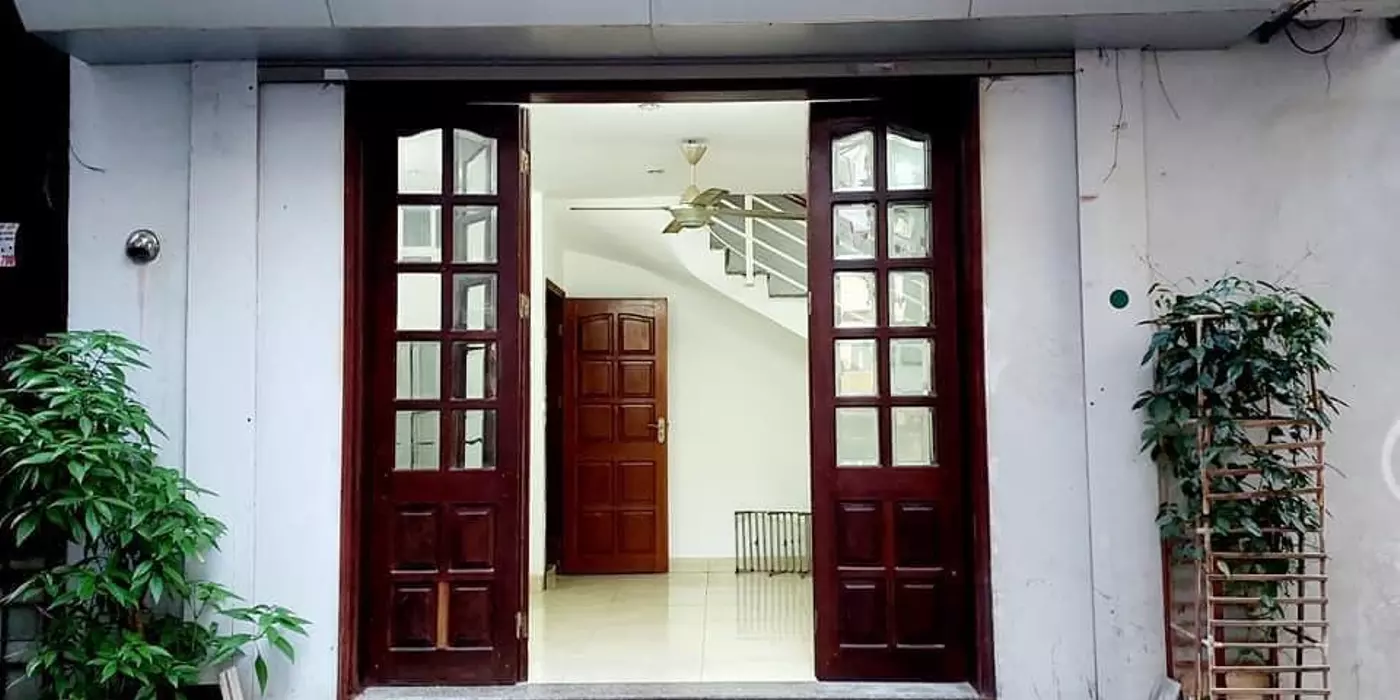 BÁN NHÀ DÂN XÂY NGUYỄN SƠN_LONG BIÊN 6.1 TỶ 31m,3 TẦNG, MT 6m, Ô TÔ , GẦN PHỐ.
