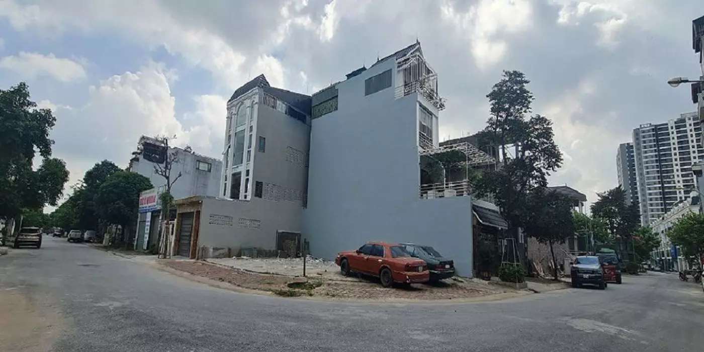 Bán GẤP biệt thự sân vườn tại Đa Tốn, Gia Lâm. Dt 202m2. Mt 8m. Đường 15m. Lh 0989894845