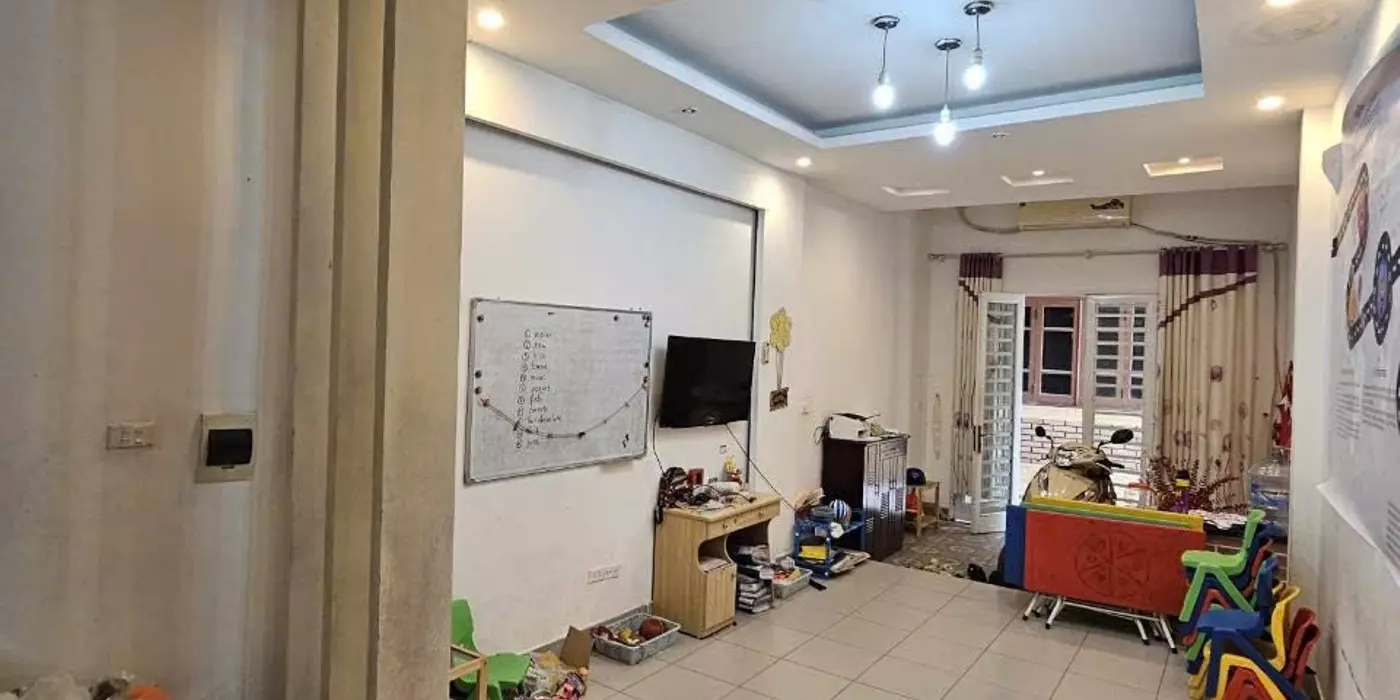 Nhà 35m 4T Thạch Cầu, LONG BIÊN, giá 4,3 TỶ,oto,KD