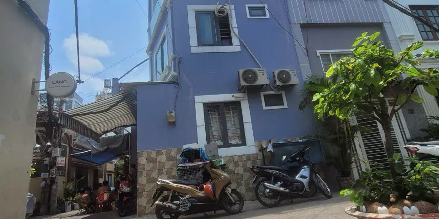 SÁT MẶT TIỀN HẺM BA GÁC MÁY QUAY 

 VÈO VÈO 
NGANG 3,7 NỞ HẬU 4 DÀI 5,8 M 

ĐÚC 5 TẤM 
DƯỚI