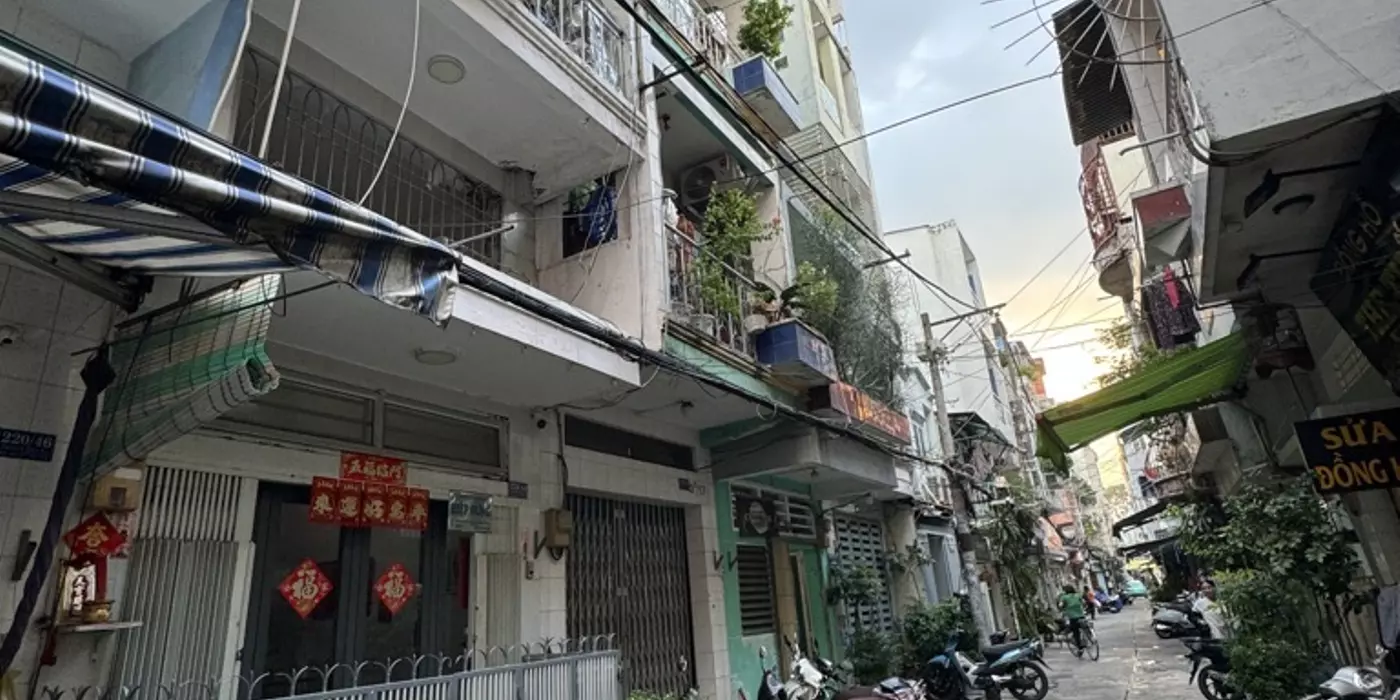 Cơ hội sở hữu nhà 4 tầng 5PN Quận 10, giá 6.4 tỷ - Ngõ Nguyễn Tiểu La, 28m2, sổ hồng chính chủ!