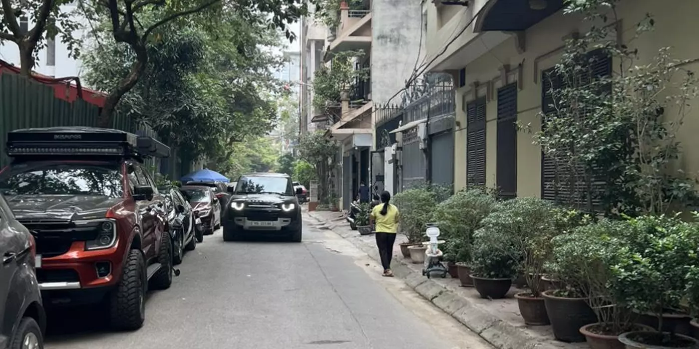 BÁN NHÀ ĐẸP XUẤT SẮC TẠI PHỐ HOÀNG SÂM,QUẬN CẦU GIẤY  18 TỶ VND, 40M2, KINH DOANH ỔN ĐỊNH