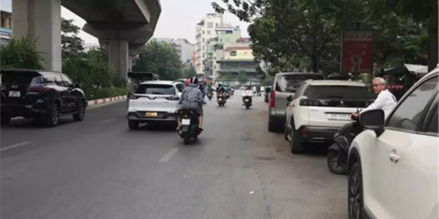 Bán nhà riêng phố Hoàng Cầu, gần ô tô, gần ga Cát Linh - tấp nập - giao thông 48m, 7.2 tỷ