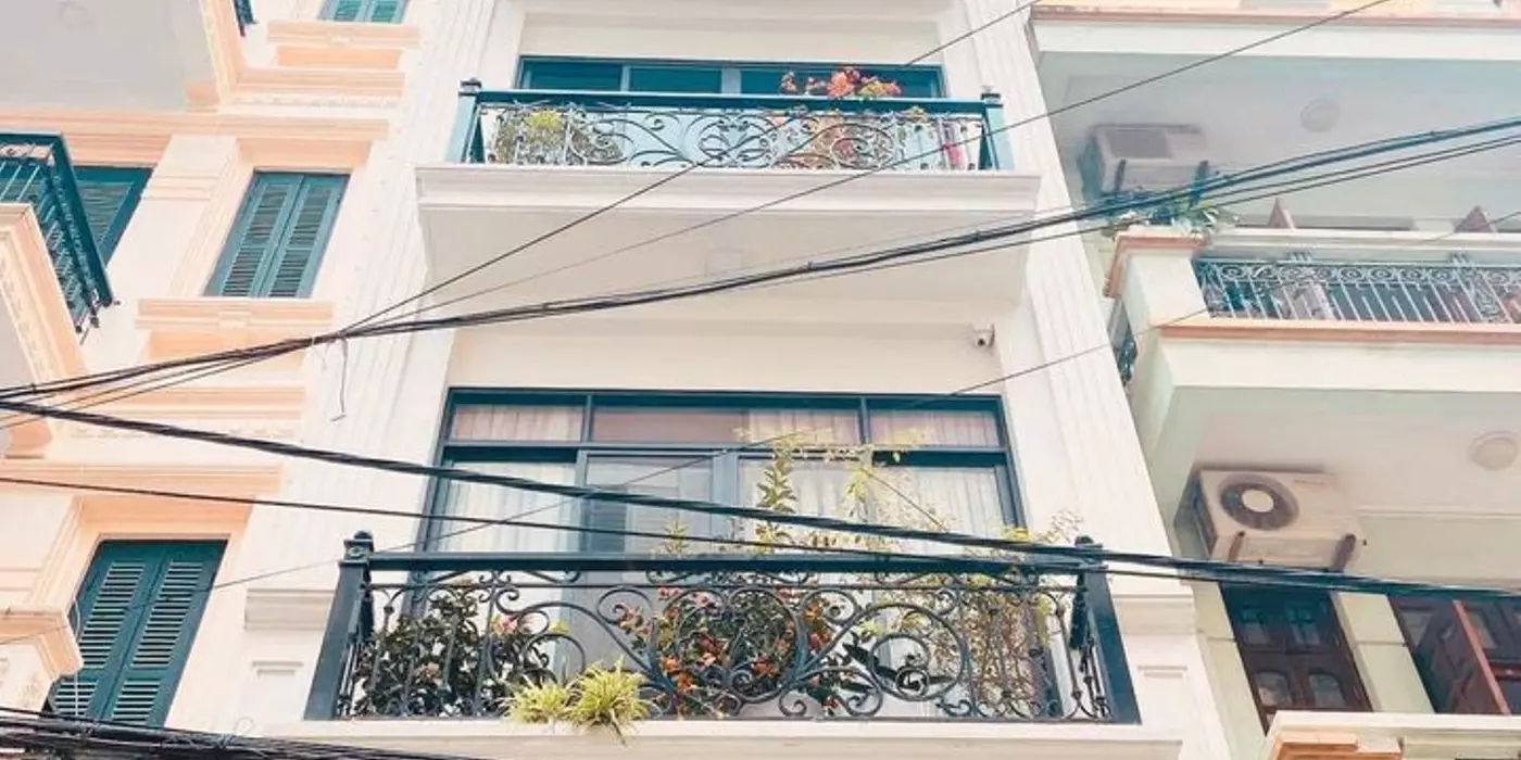 NHÀ ĐẸP PHỐ CẦU GIẤY - 40M2 x 5T - MT 4.2M - 7.65 TỶ - NHÀ ĐẸP - NGÕ THOÁNG - Ô TÔ ĐỖ 24/7