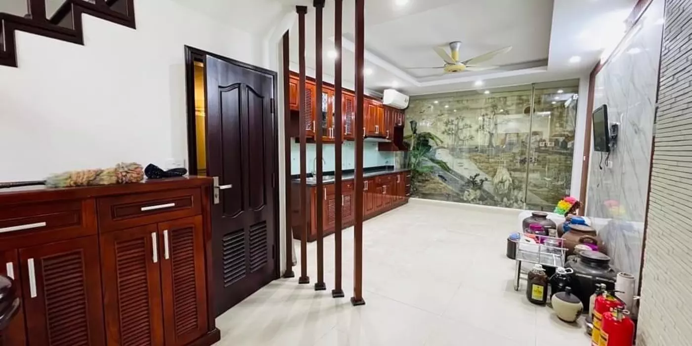 BÁN NHÀ HIẾM ĐƯỜNG NGUYỄN VĂN HUYÊN - DT 66M2 X 5 TẦNG - MẶT TIỀN 4M - GIÁ 19 TỶ TL