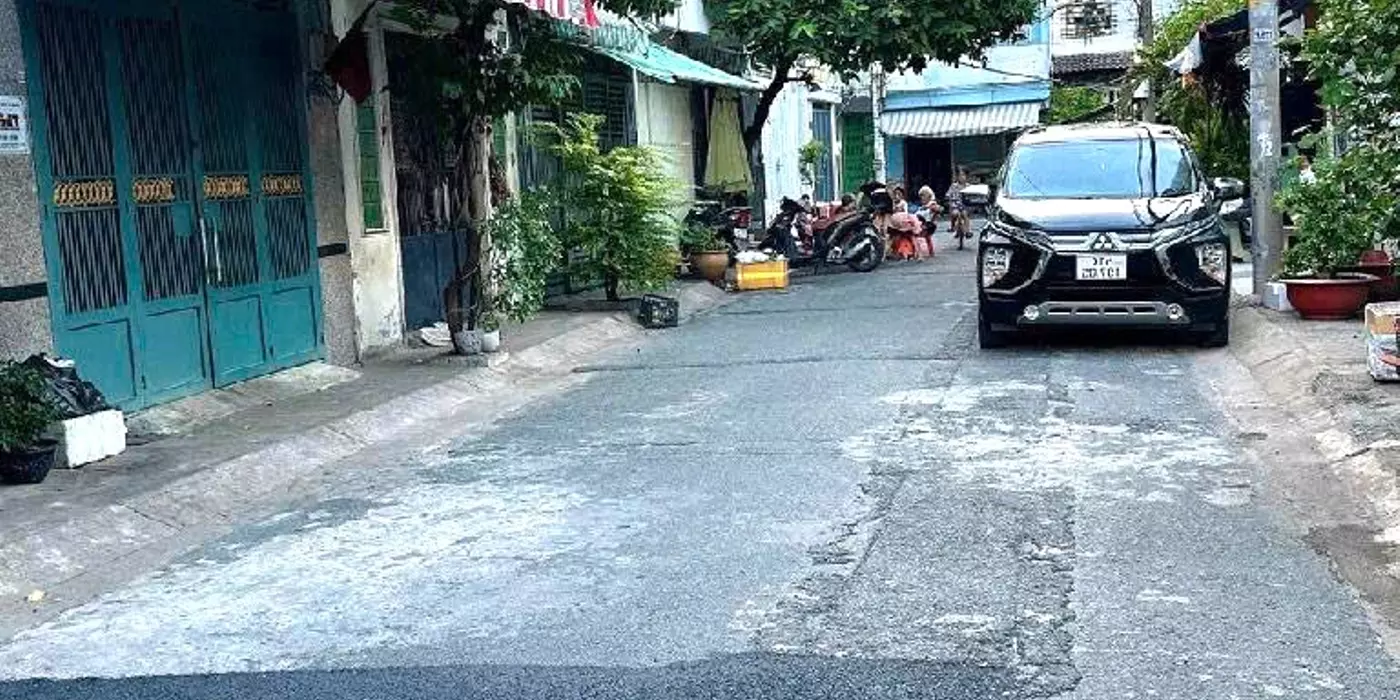 Bán nhà Thoại Ngọc Hầu, Tân Phú- 4x20m - 3 tầng chỉ 8.7 tỷ Hẻm xe tải