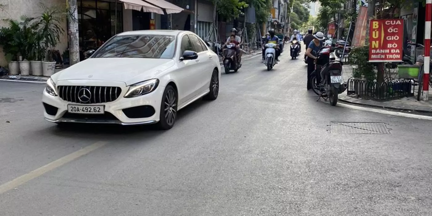 Một căn duy nhất đường Láng, Đống Đa, Ở đằng cấp, tặng 100% nội thất, 40m, 4t, giá 6.25 tỷ.