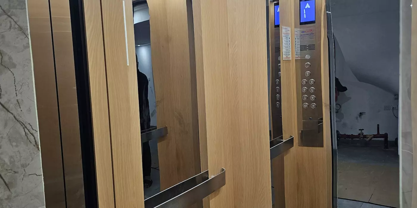 BÁN NHÀ Xuân Phương 35M2X5 TẦNG, THANG MÁY, NGÕ THÔNG Ô TÔ 10M, GIÁ 5.9 TỶ