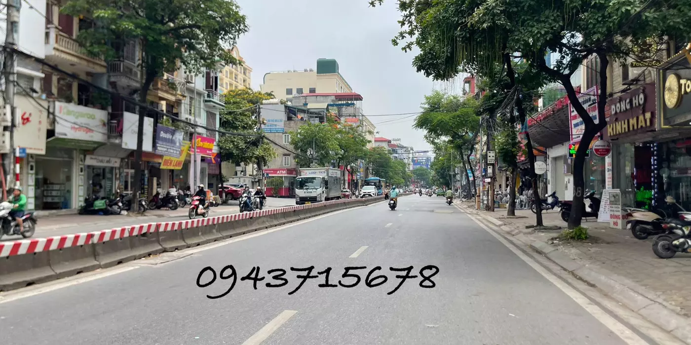 Bán nhà 6 tầng mặt đường Lạc Long Quân 6 tầng, thang máy.