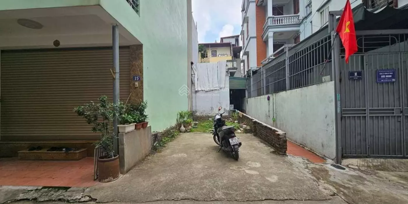 Đất phú thượng. Sát vách trường cấp 1 phú thượng, đường ô tô bãi ô tô cách nhà 20m. DT40m2 thoáng