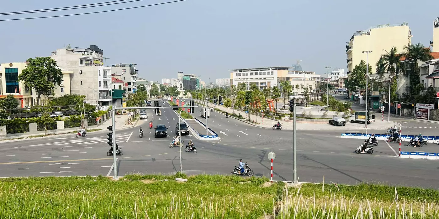 biệt thự sân vườn Ngọc Thuỵ-Long Biên, 472m x 3 tầng, mặt tiền 14m, ôtô tránh
