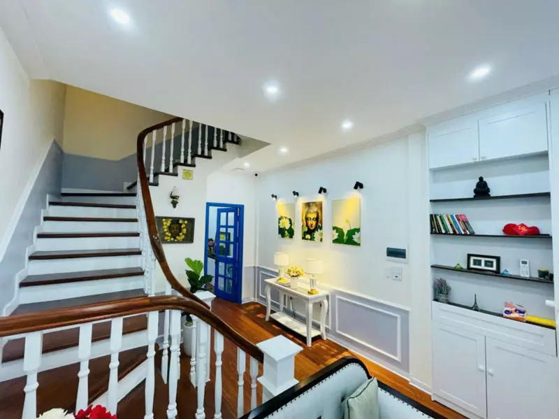 Căn góc 53m2 nhà 5 tầng tại ngõ 95 Vũ Xuân Thiều, Long Biên. Đường thông ô tô, gần hồ