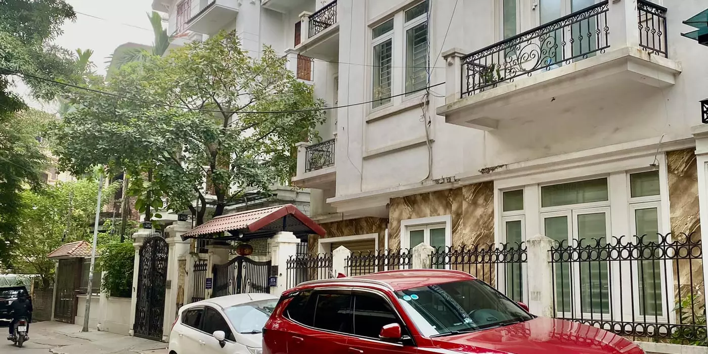 Cho thuê biệt thự Lương Thế Vinh, 130m2, 4 tầng, 25 triệu/tháng làm văn phòng
