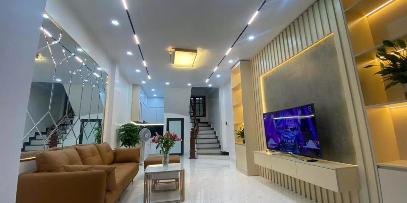 HIẾM! BÁN NHÀ HÀO NAM, KHU VIP PHÂN LÔ Ô TÔ TRÁNH - 6 TẦNG DT 40M2, MT 4.2M, GIÁ 10 TỶ