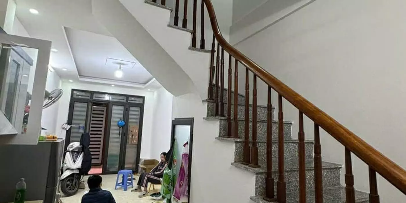 Bán nhà phố YÊN BÌNH, mặt phố kinh doanh, ô tô đỗ cổng, 30 m, 5 tầng, 7.25 tỷ.