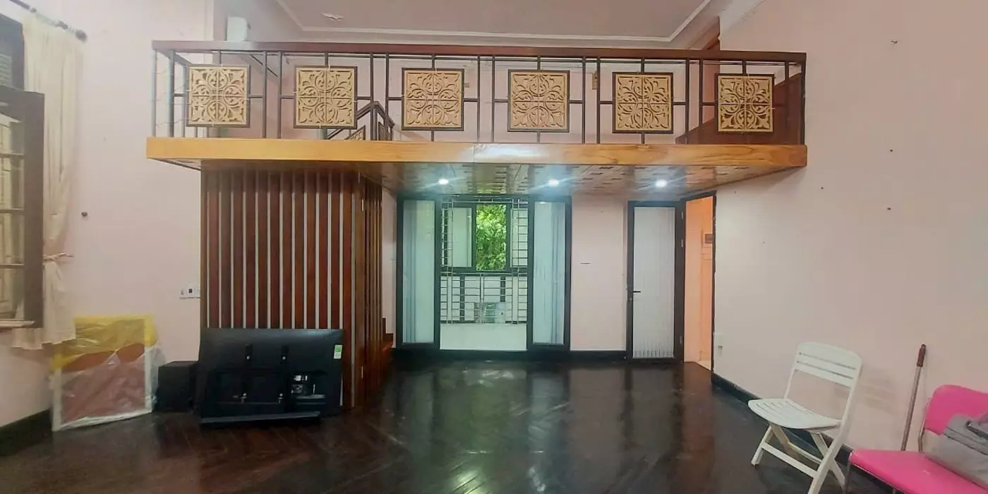 Cho thuê căn hộ tầng 2 biệt thự Pháp cổ phố Quán Thánh, Ba Đình
