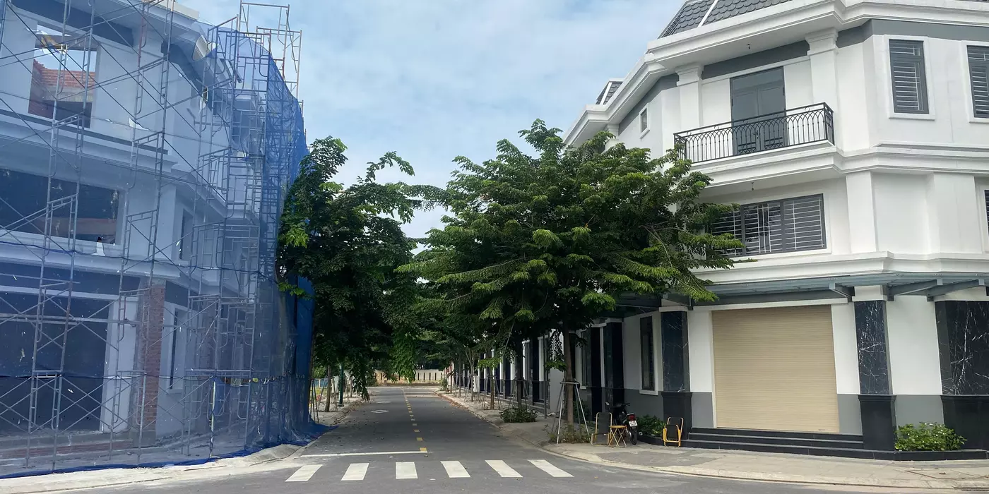 Đầu Tư Ngay Nhà Phố Liền Kề Giá Rẻ – Vị Trí Đẹp Gần KCN Đông Nam Á!
