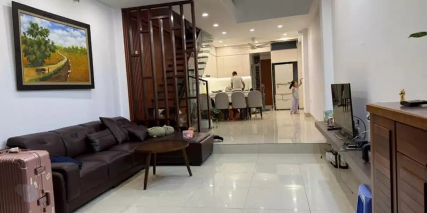 NHÀ ĐẸP BÊN MỸ - 2 THOÁNG - DÂN XÂY CHẤC CHẮN - ĐẸP Ở NGAY - Ô CHỜ THANG MÁY - 60m2 - Chỉ hơn 10 tỷ