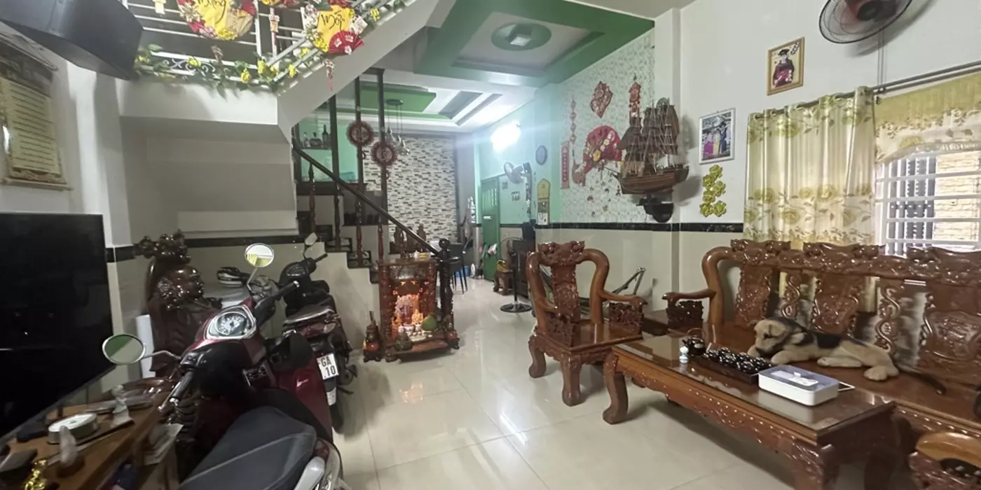 Nhà 4 Tầng Ở Lô Góc – Hẻm Xe Hơi Tránh – Ngang 5m – Sổ Hồng Riêng Giá Chưa Tới 6 Tỷ - Quận 12.