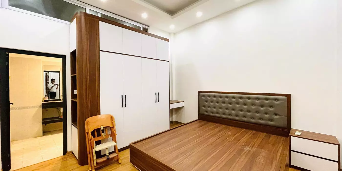 CHỦ NHÀ CẦN BÁN GẤP NHÀ  ĐÊ LA THÀNH DT  39 -6 TẦNG -MT  5.4 GIÁ ;15 tỷ Ba Đình