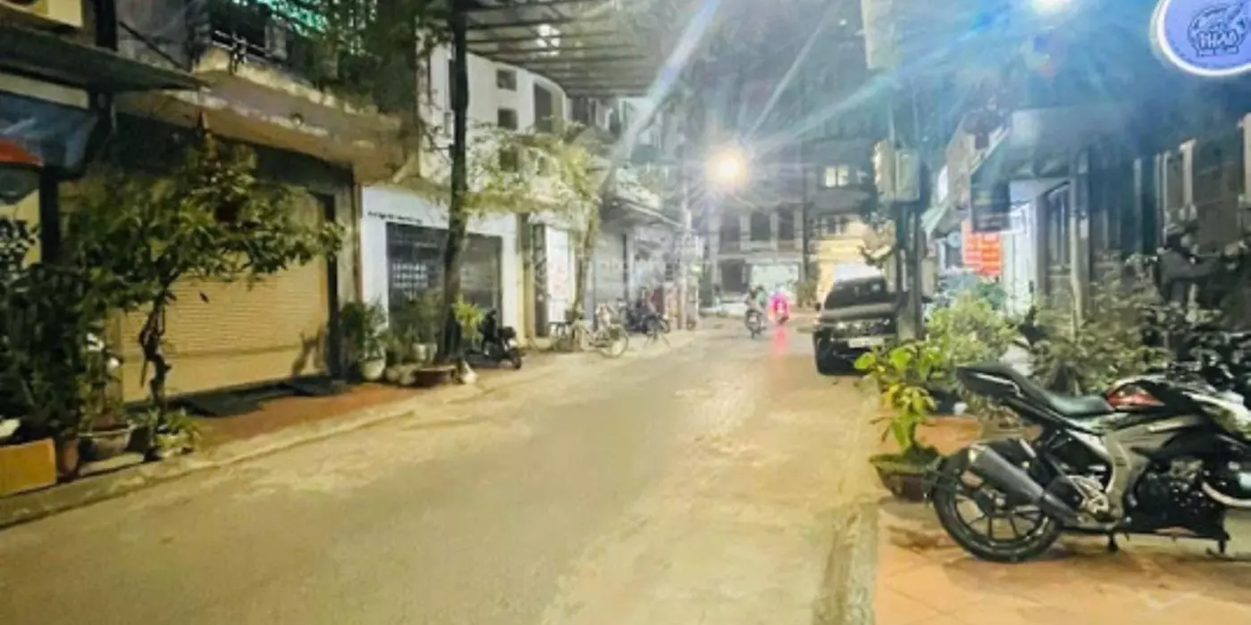 Siêu hiếm! Bán nhà Nguyễn Chí Thanh plô, vỉa hè, oto tránh, KD đỉnh, 50m2,5T, MT 5,2m, chỉ 19. X tỷ
