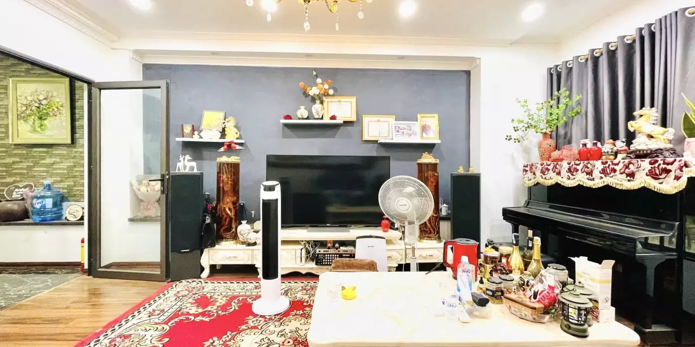 Phòng khách ngày Tết của bạn thực sự ấn tượng! Bán nhà Nguyễn Sơn, gara, thang máy, 60m2, 12.8 tỷ