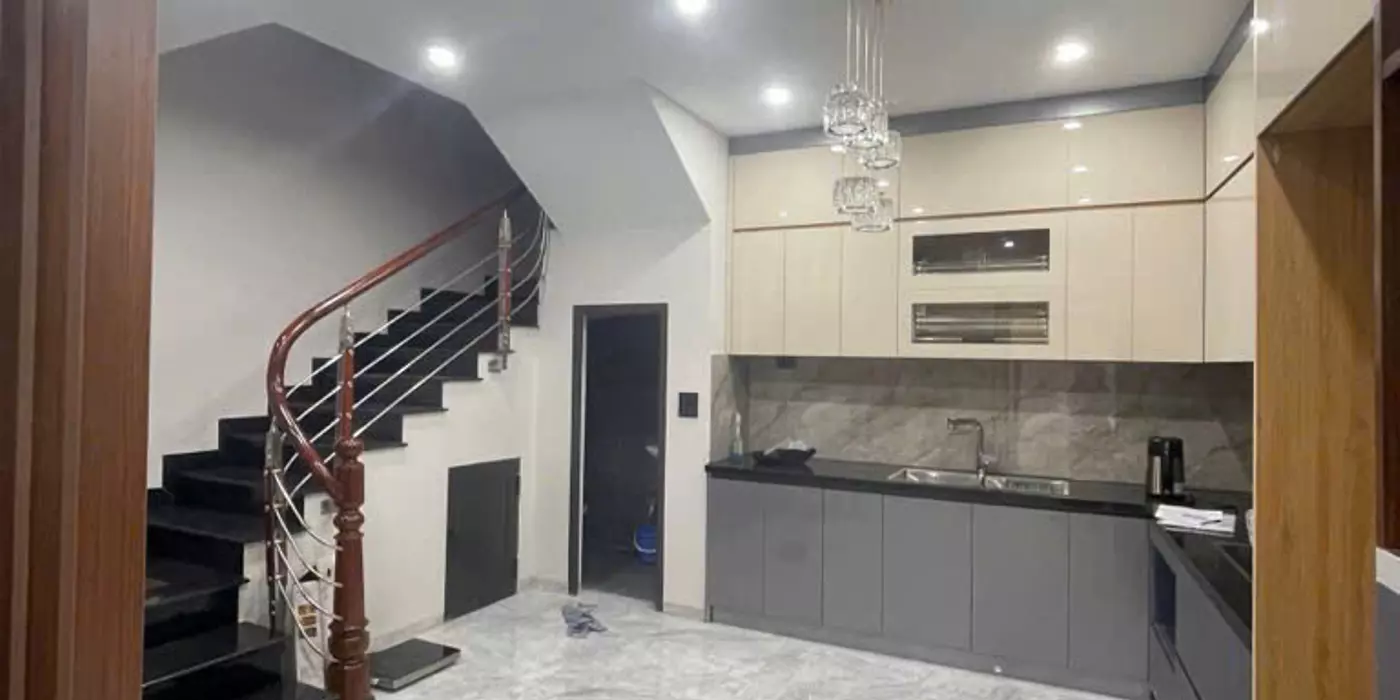 Nhà VĂN CAO 41m2 x Mặt tiền 5.5M, ngõ to và rộng. Cách mặt phố vài bước chân.