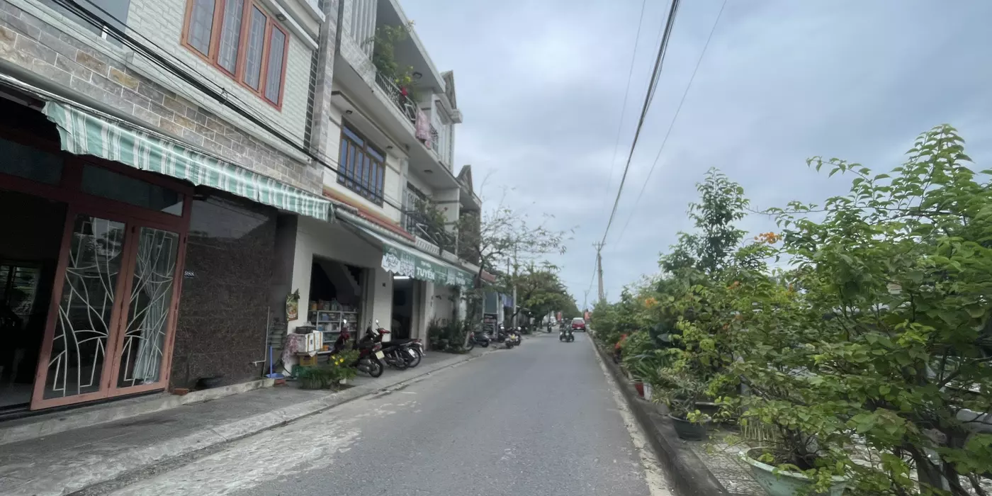 Chủ ngộp bank cần bán gấp nhà mặt tiền Trường Chinh, Cẩm Lệ 115 m2 giá chỉ 2.65 tỷ.