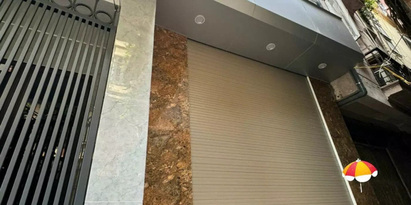 Bán nhà tại ngõ 135 Đội Cấn, Ba Đình, Hà Nội. Giá 9,8 tỷ, SĐCC, Diện tích: 54m2. Liên hệ: 033 801