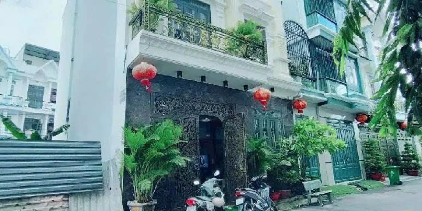 Nhà 4 tầng đường HIỆP THÀNH 43, phường HT, Q12, dt 63m2 (7mx9m) Hẻm 8m. Giá 6,45Tỷ