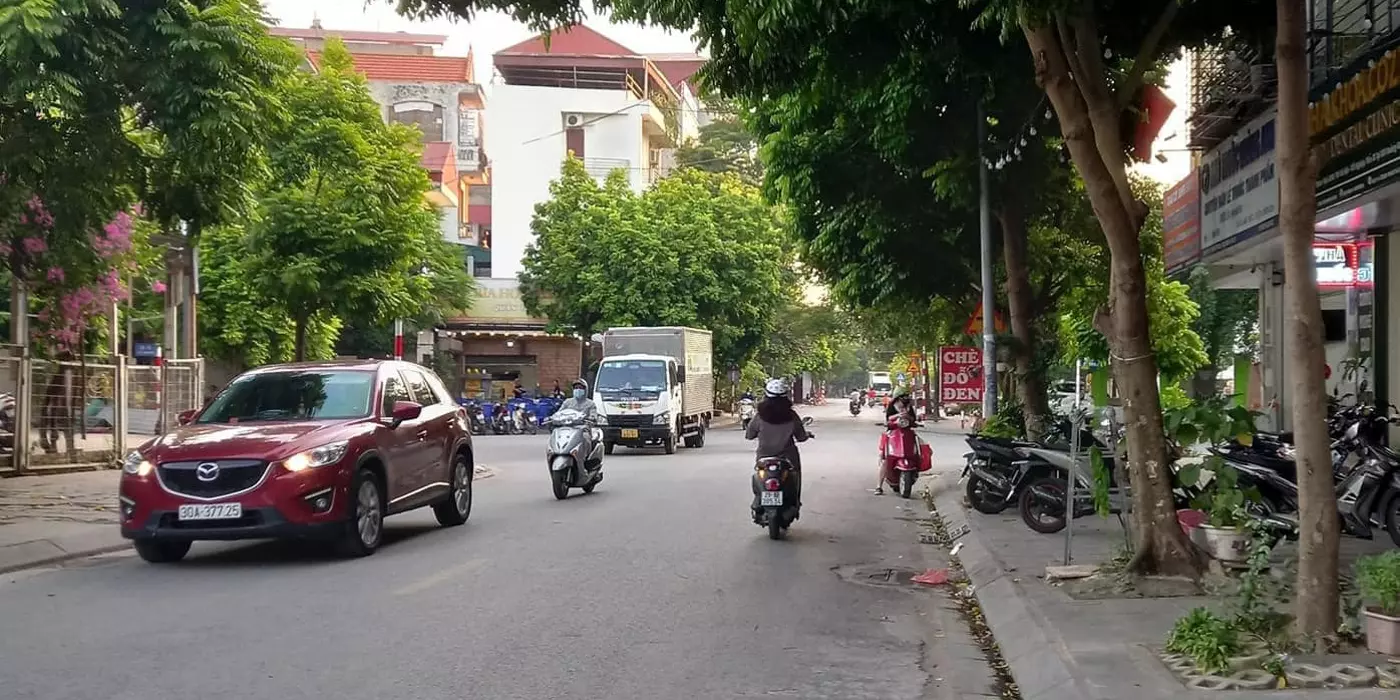 BÁN NHÀ MẶT PHỐ THANH AM-LONG BIÊN 9.95 TỶ 40m, 4 TẦNG DÂN XÂY, Ô TÔ TRÁNH, KINH DOANH ĐỈNH.