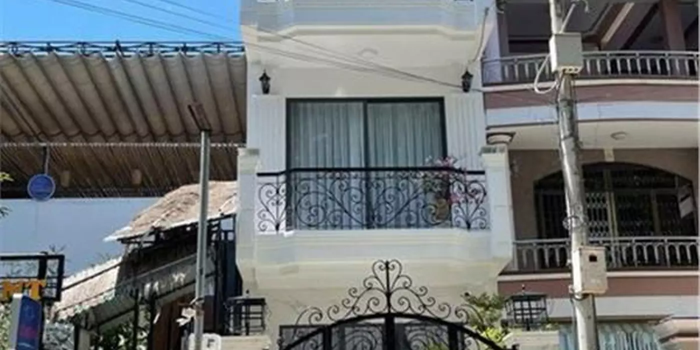 Bán Nhà 3 Tầng Mặt Tiền Đường Trịnh Phong, P. Tân Lập, TP. Nha Trang - Giá 13.5 Tỷ