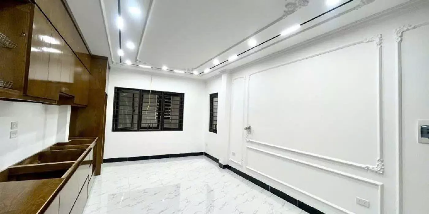 NHÀ MỚI CẦU GIẤYLÔ GÓC THANG MÁY 35M2 X 6T  GIÁ 7 TỶ HƠN