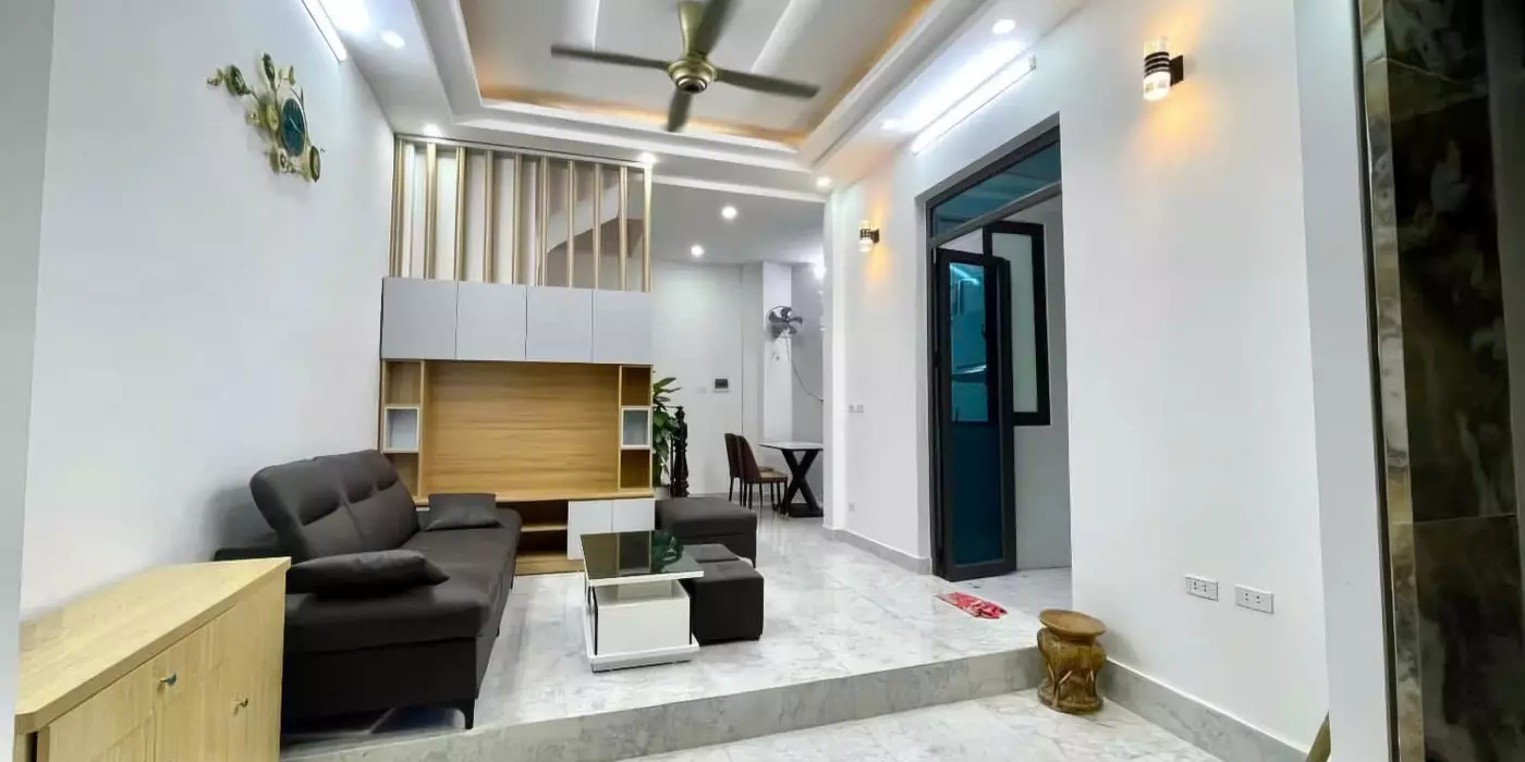 ĐÊ LA THÀNH NHỎ - ĐỐNG ĐA - DT 42M2 X 5T - MT 4M - 7.6TỶ- FULL NỘI THẤT - NGÕ RỘNG THOÁNG