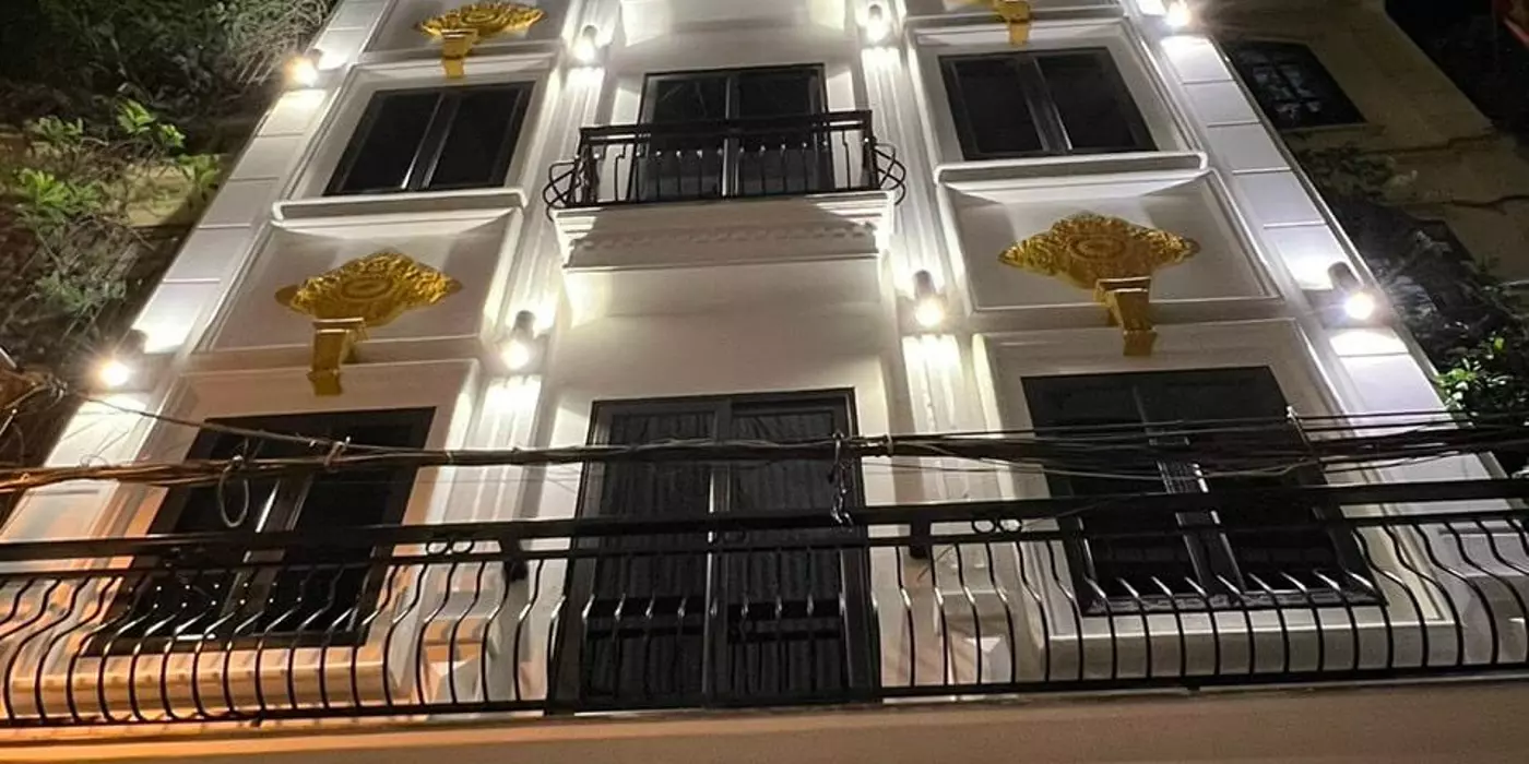 Bán tòa CCMN/CHDV xịn 8 tầng, 250m2, mặt tiền 9m, Mặt phố vỉa hè, thu nhập 300tr/tháng