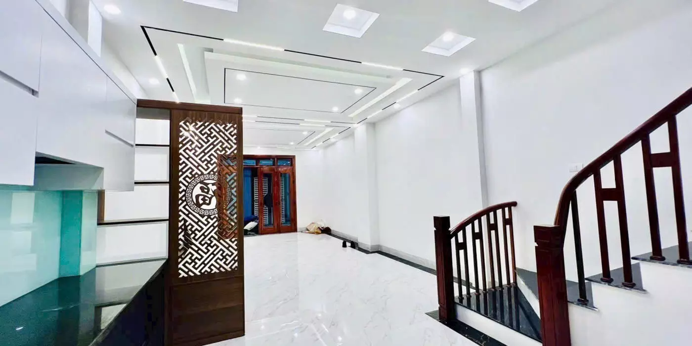 Nhà to đẹp mới có nội thất cơ bản, chính chủ bán nhà Nguyễn Văn Cừ, gần bãi ô tô, 52m2, 8.8 tỷ