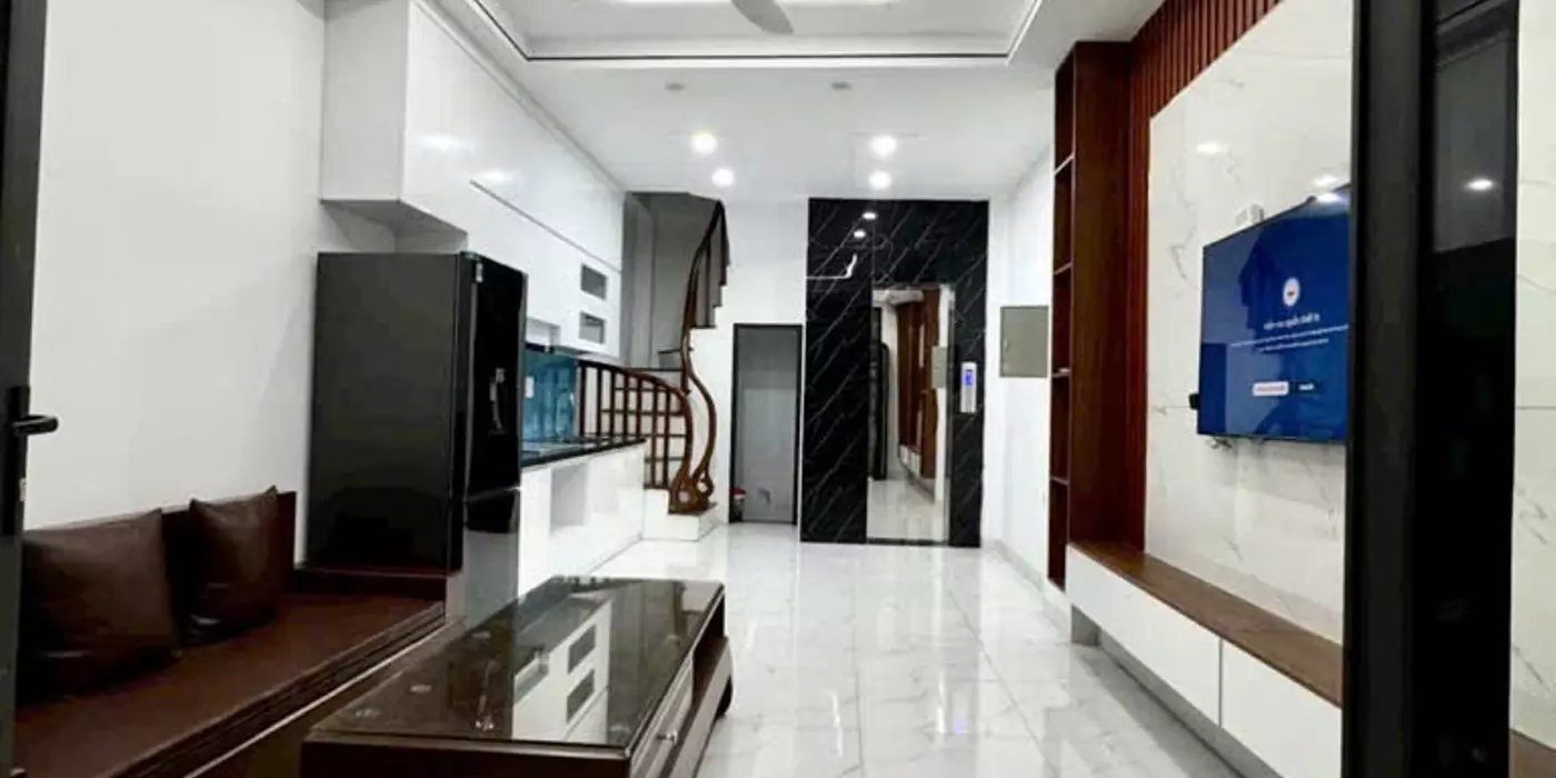 BÁN TÔ HIỆU HÀ ĐÔNG VỊ TRÍ HIẾM , NHÀ 5 TẦNG THANG MÁY ,Ô TÔ ĐỖ CỬA .NHÀ CHƯA BÓC TEM. GIÁ 8,8