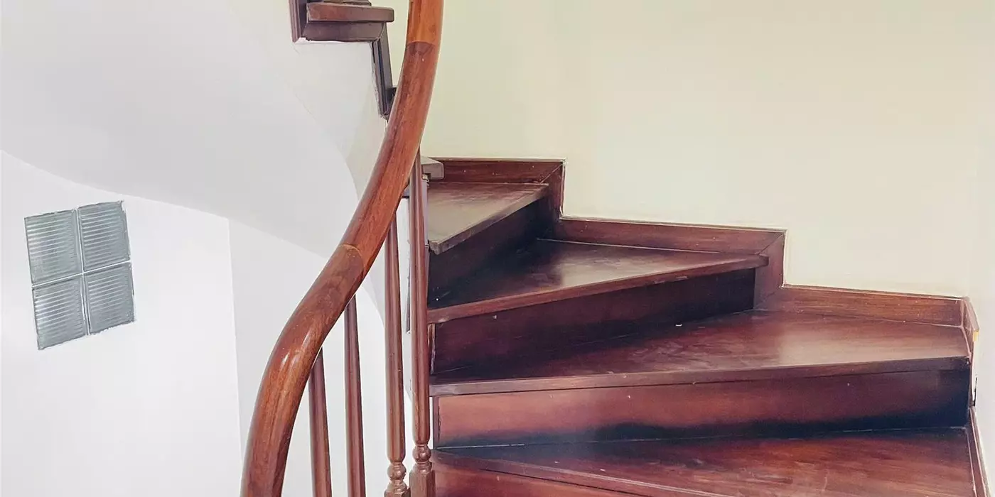 Bán nhà đường La Thành, Ba Đình, Hà Nội. Diện tích: 39m2, lô góc, 3 mặt thoáng, 5 tầng, SĐCC. Giá:
