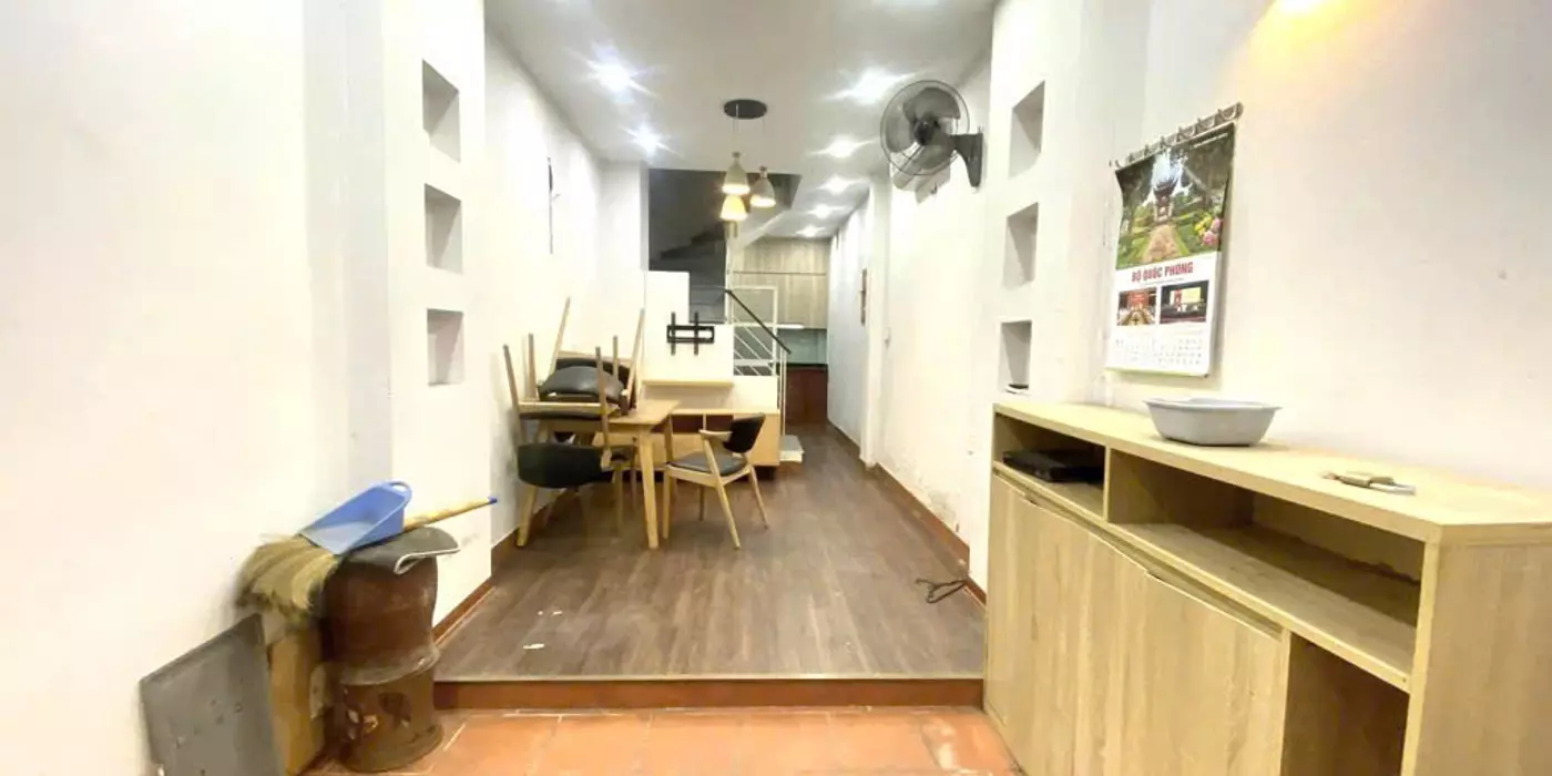 Bán nhà Phố Hào Nam, Nhà dân xây chắc chắn, Vị trí trung tâm nhiều tiện ích, 5 tầng, Giá: 6.5 Tỷ.