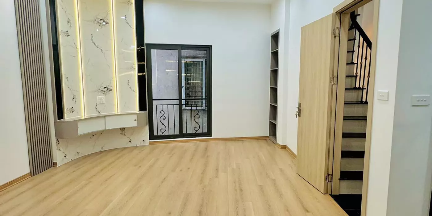Nhà mới phố Dương Văn Bé, Hai Bà Trưng  cần bán gấp, 5 tầng 41m2 giá 6.9 tỷ