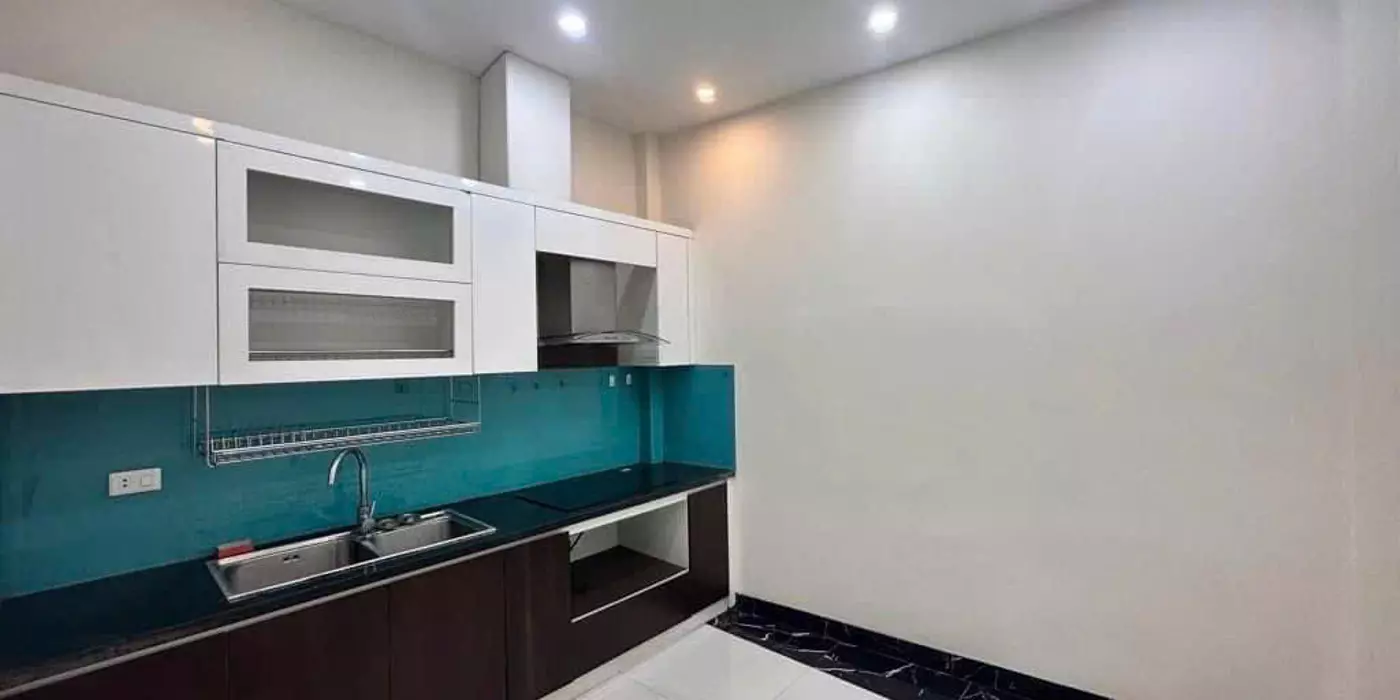 Đỉnh nhất Ngọc Thụy, diện tích 40m2, 4 m mặt tiền, ô tô, trung tâm quận, ngõ nông, giá 5,7ty