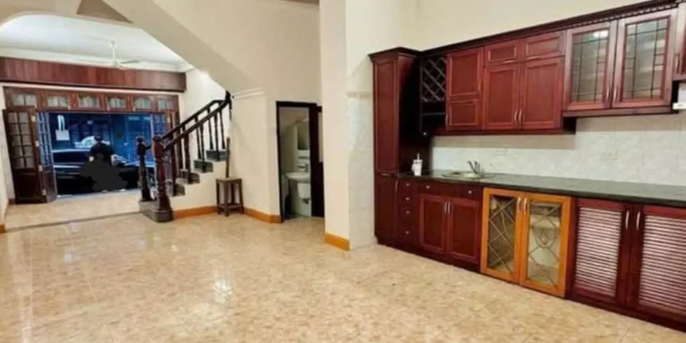 Bán nhà dân xây Ngọc Lâm,Long Biên tổng sàn 200m2 ô tô đỗ cổng 9.6 tỷ