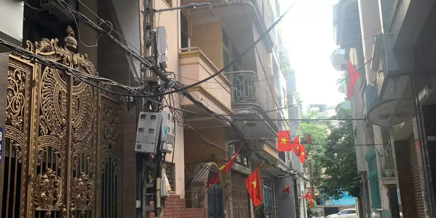 BÁN NHÀ 5 TẦNG CẦU GIẤY, 35M2, NGÕ THẲNG BA GÁC. 6,5 TỶ