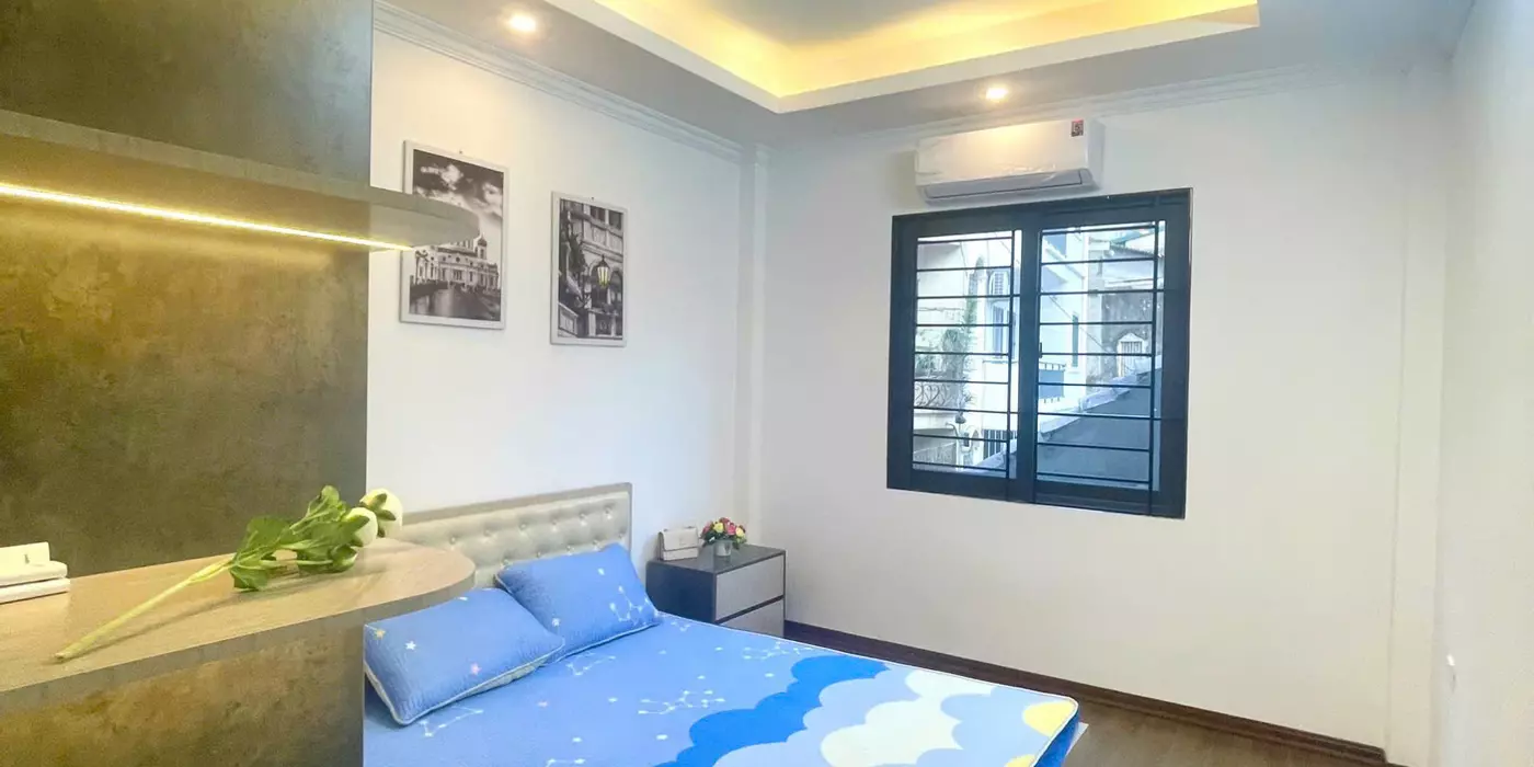 Bán nhà Phố Hào Nam_5 tầng dân xây_ Mặt trước thoáng sáng_30mx5T_ Giá: 7.1 tỷ.