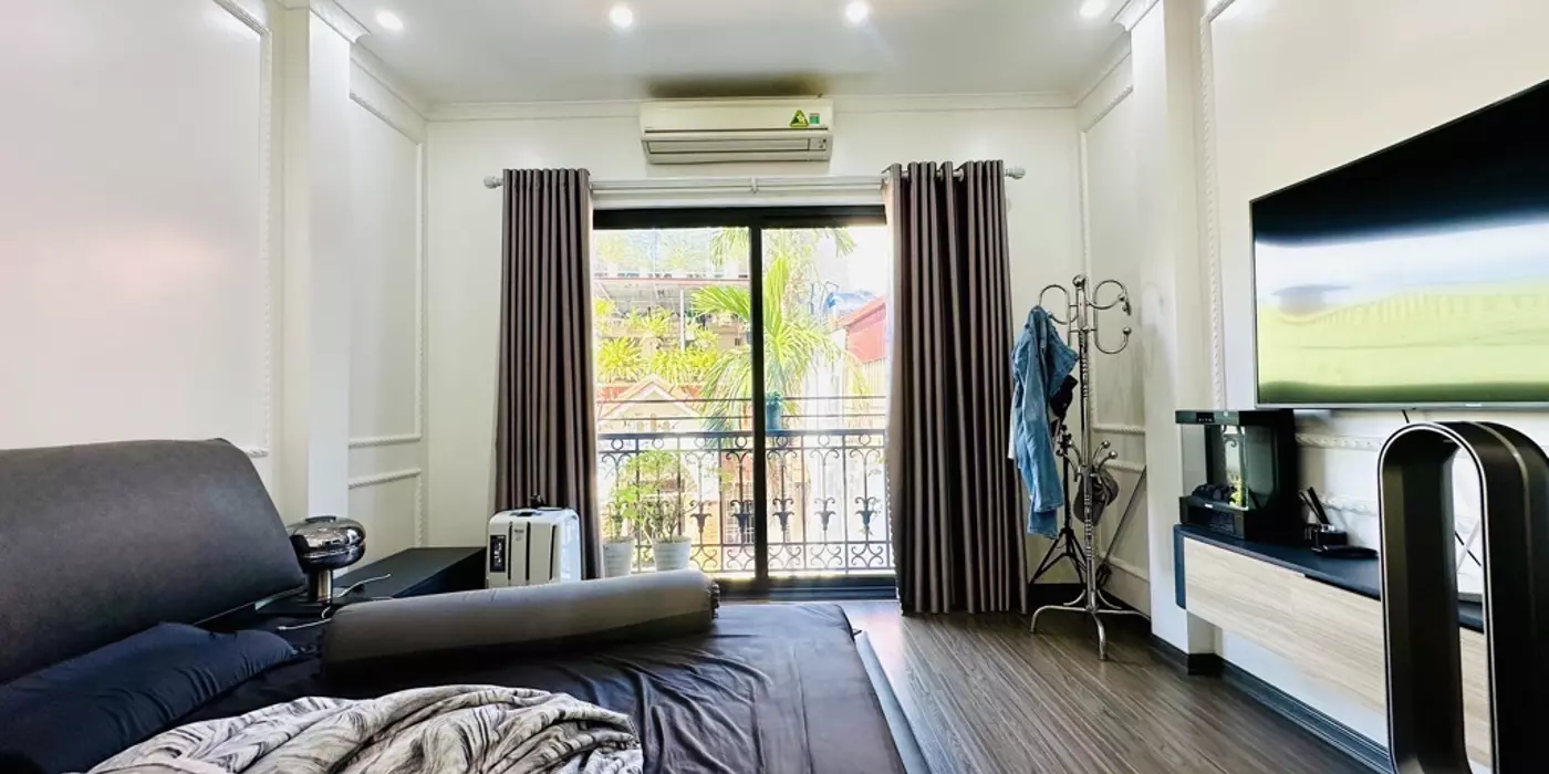 Bán nhà ở Tết Nguyễn Sơn, Ngọc Lâm, Long Biên. Thang máy, full nội thất. 50m2*6T, 9.75 tỷ