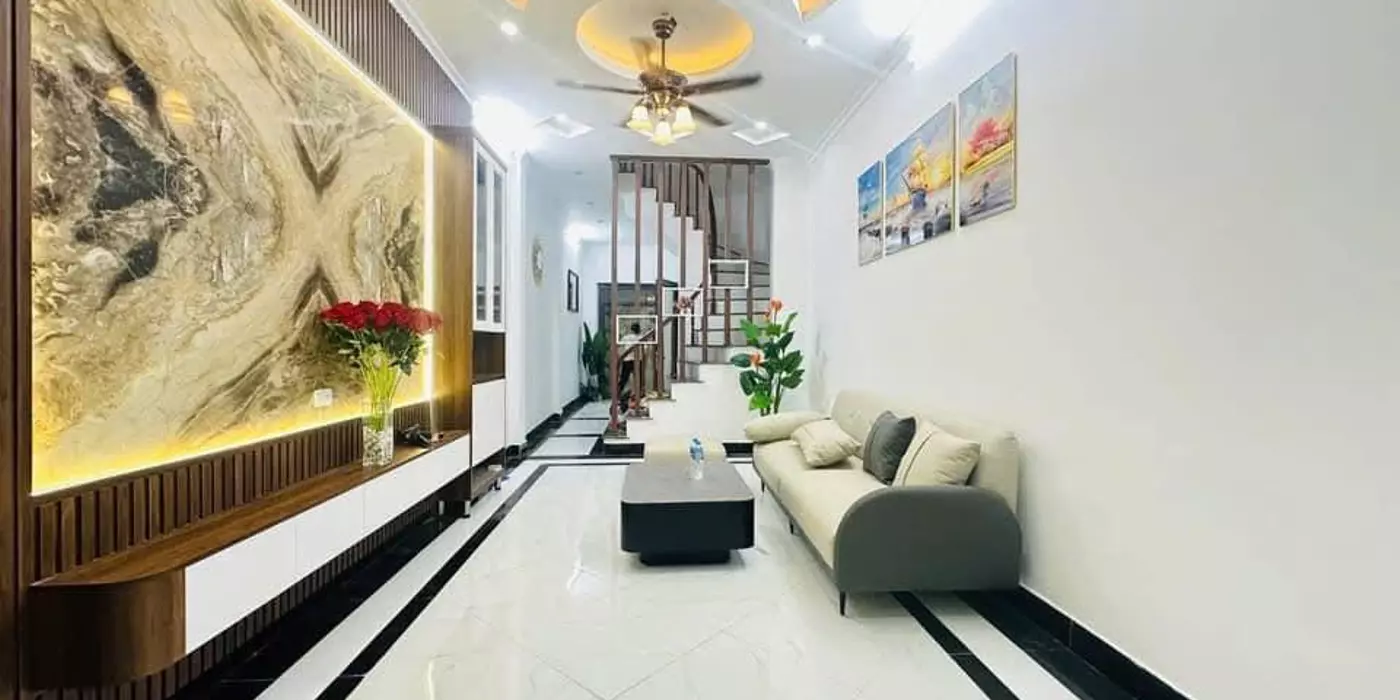 TRUNG TÂM NAM TỪ LIÊM - Ô TÔ CÁCH NHÀ 10M - 30M RA Ô TÔ TRÁNH - NHÀ DÂN XÂY KIÊN CỐ CHẮC CHẮN.-