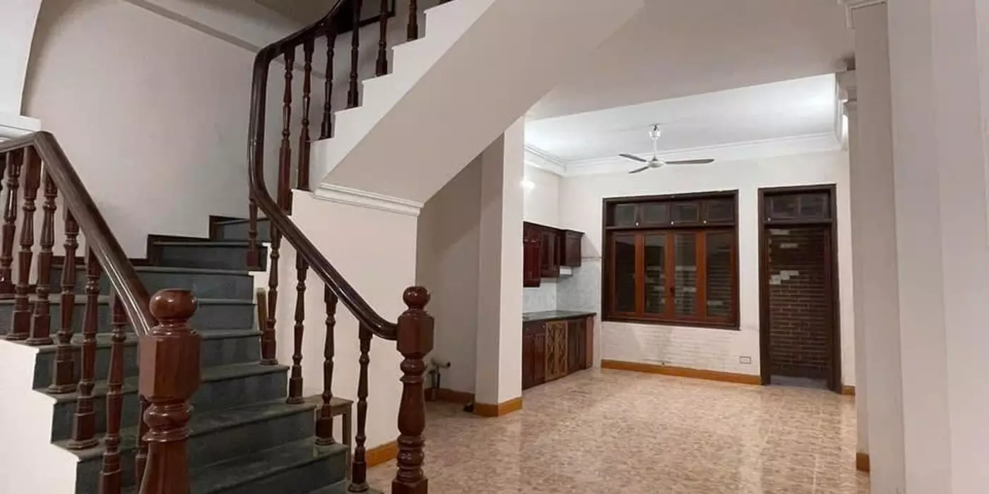 Bán nhà Phố Trịnh Đình Cửu, nhà đẹp, dân xây, ô tô vào nhà, ngõ ô tô tải. Kinh doanh