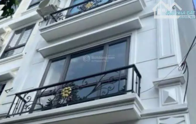 Nhà mới ở ngay Vĩnh Quỳnh gần ô tô rải nhựa tránh nhau 33m 5 tầng giá rẻ 3.89 tỷ