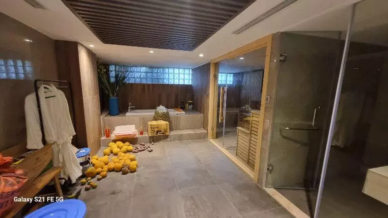 BIỆT THỰ ĐẲNG CẤP NHẤT  CIPUTRA – VIEW TỶ ĐÔ SÂN GOLF VÀ HỒ CÁ SIÊU ĐẸP – THANG MÁY HIỆN ĐẠI  DIỆN