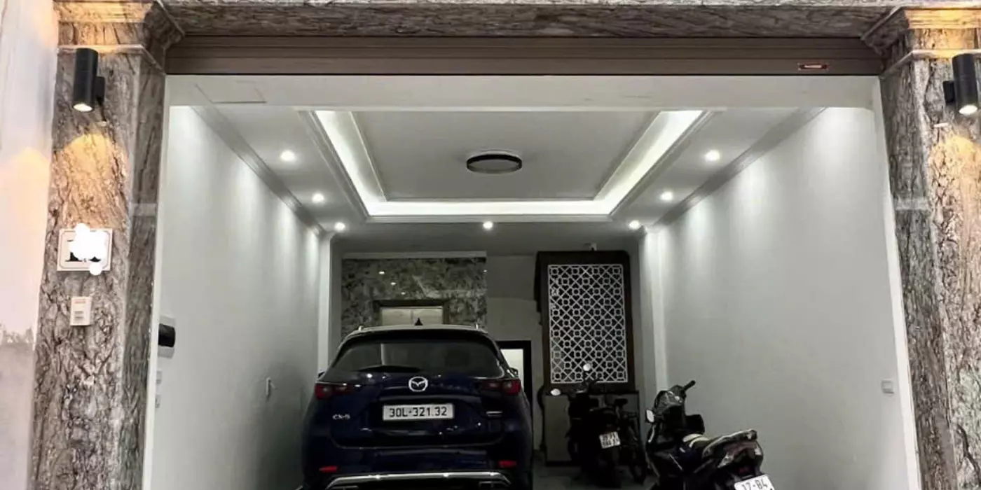 Cơ Hội Sở Hữu Nhà 7 Tầng Khu VIP Cầu Giấy, 50m2, Gara Ô tô - Chỉ 18 Tỷ